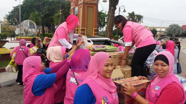 Misi Bantuan Banjir Puteri Umno Malaysia Bersama Pergerakan Puteri Umno Bahagian Pasir Gudang - Berita