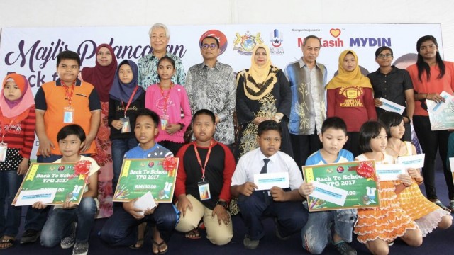 1,300 Terima Bantuan Awal Persekolahan - Berita