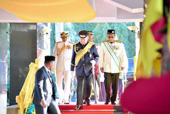 Lawatan Kem Ulu Tiram: Khaled Nordin Terima Taklimat Pulada Dan Isu Kebajikan Warga Pertahanan 3 Lawatan Kem Ulu Tiram: Khaled Nordin Terima Taklimat Pulada Dan Isu Kebajikan Warga Pertahanan - Isu Semasa